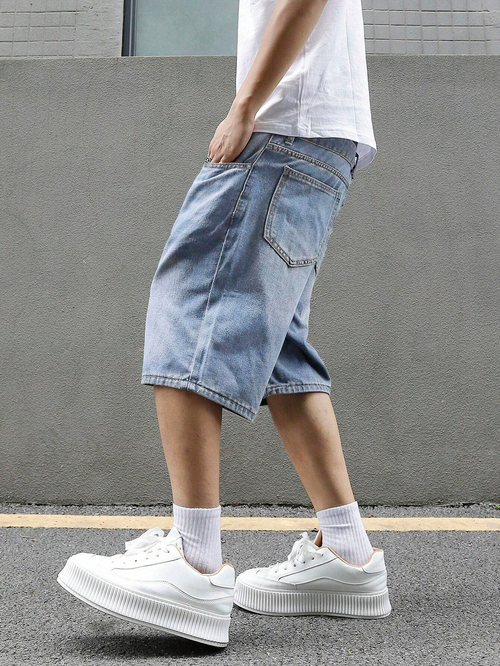 Manfinity EMRG Men'S Loose Fit Casual Denim Bermuda Shorts with Pockets, Summer Denim Shorts Jorts