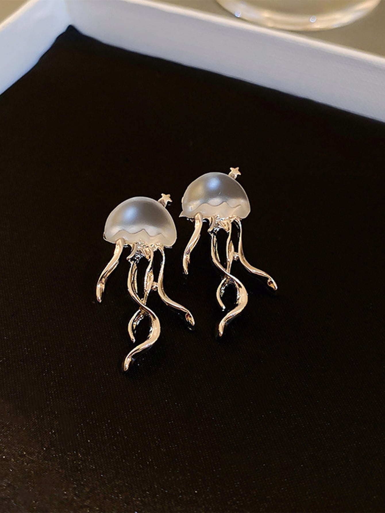 1Pair Fashion Zinc Alloy Star Jellyfish Decor Stud Earrings for Women for Daily Decoration