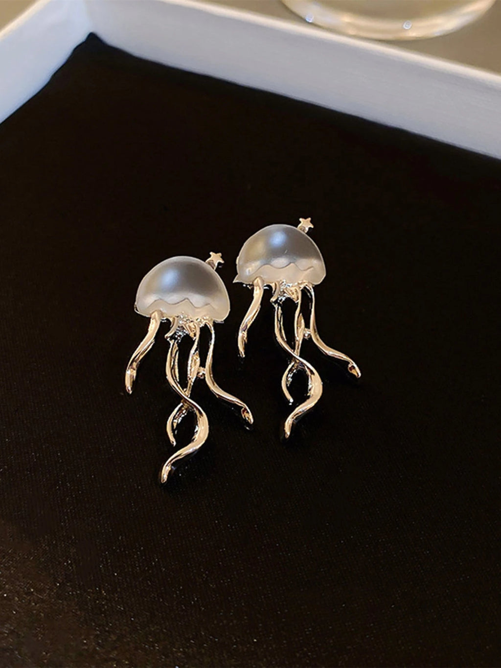 1Pair Fashion Zinc Alloy Star Jellyfish Decor Stud Earrings for Women for Daily Decoration