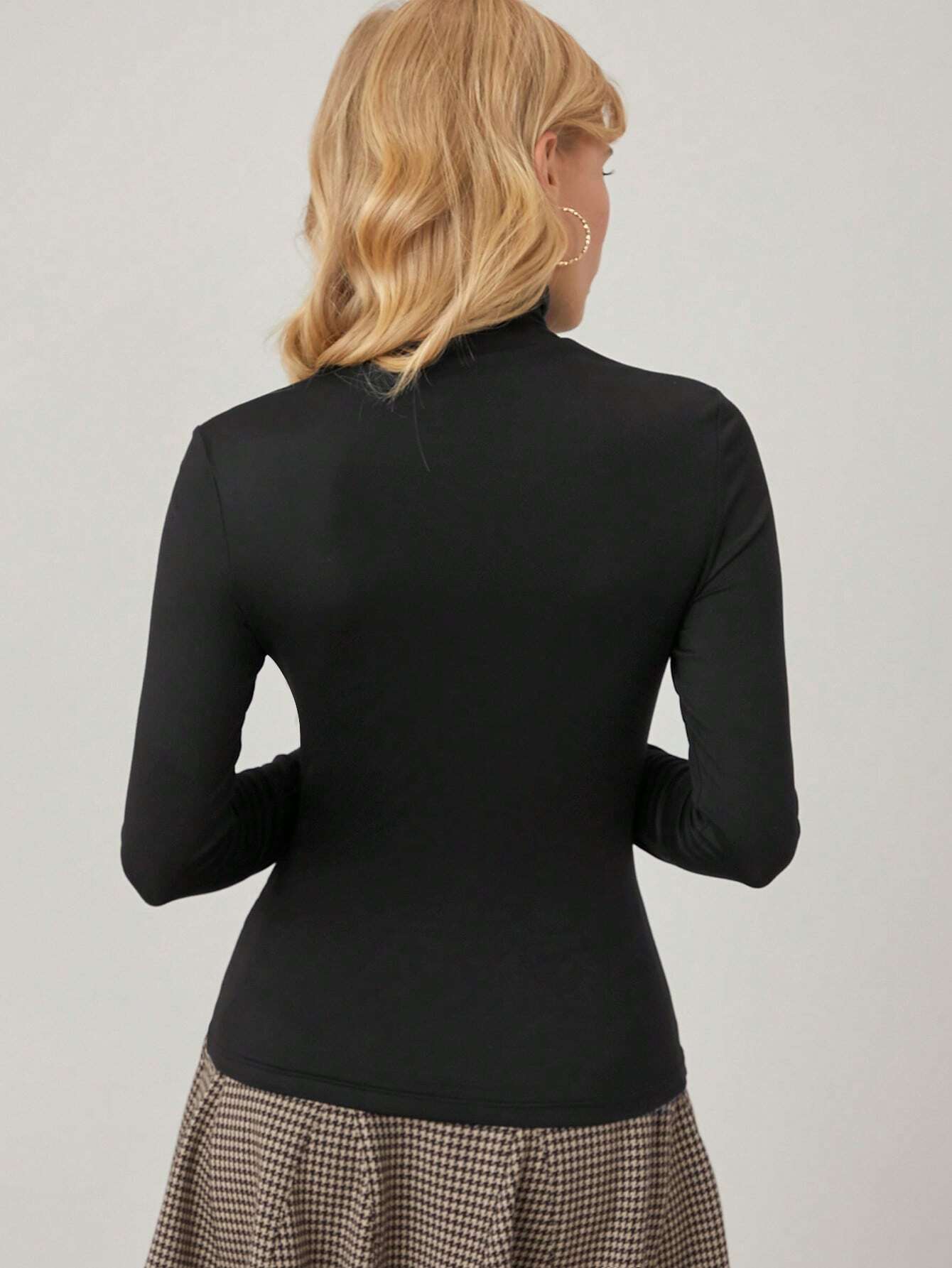 MOTF PREMIUM HIGH NECK FORM FITTED TEE