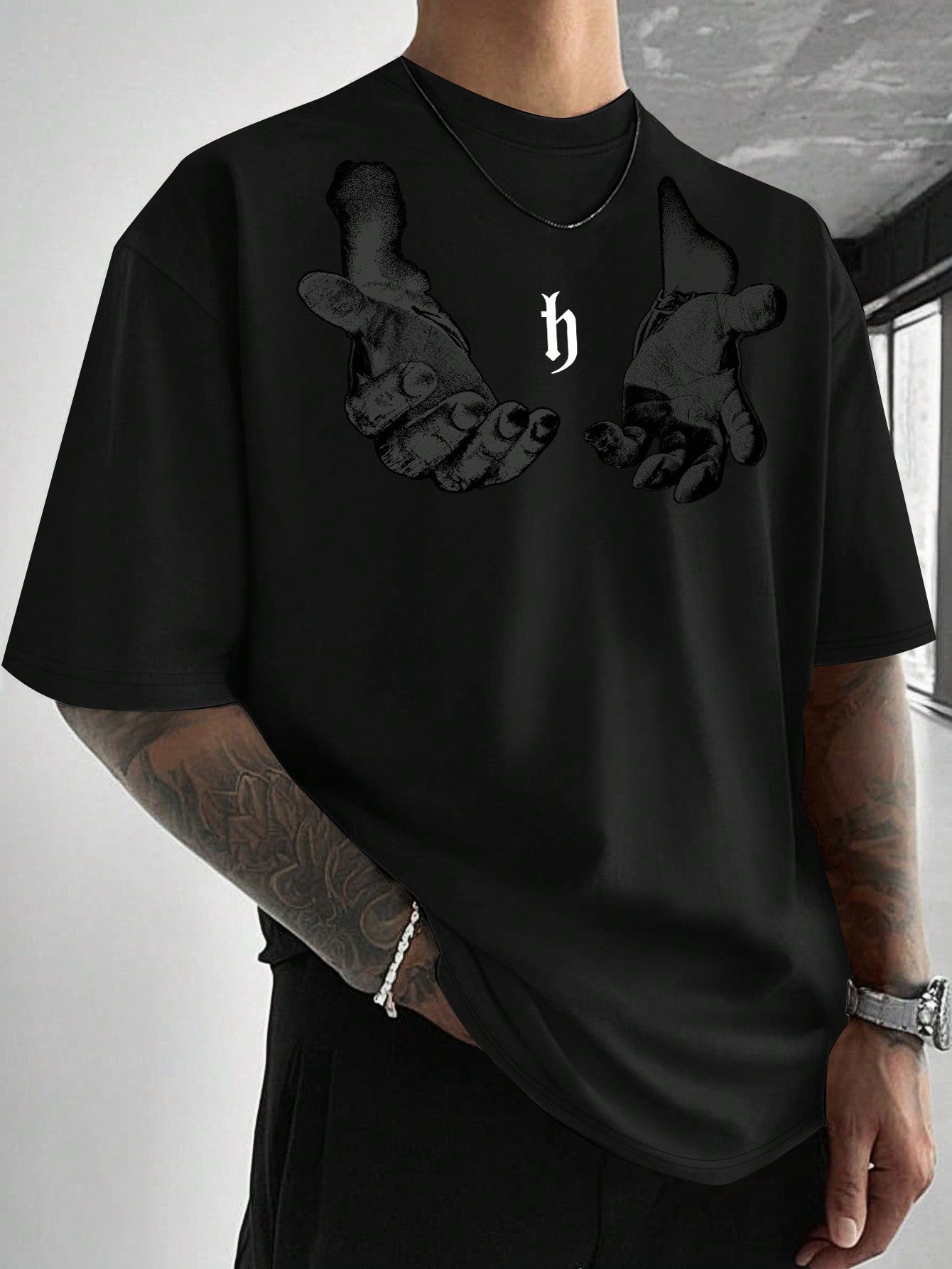 Manfinity EMRG Men Hand Print round Neck Short Sleeve Oversized Casual T-Shirt, for Going Out