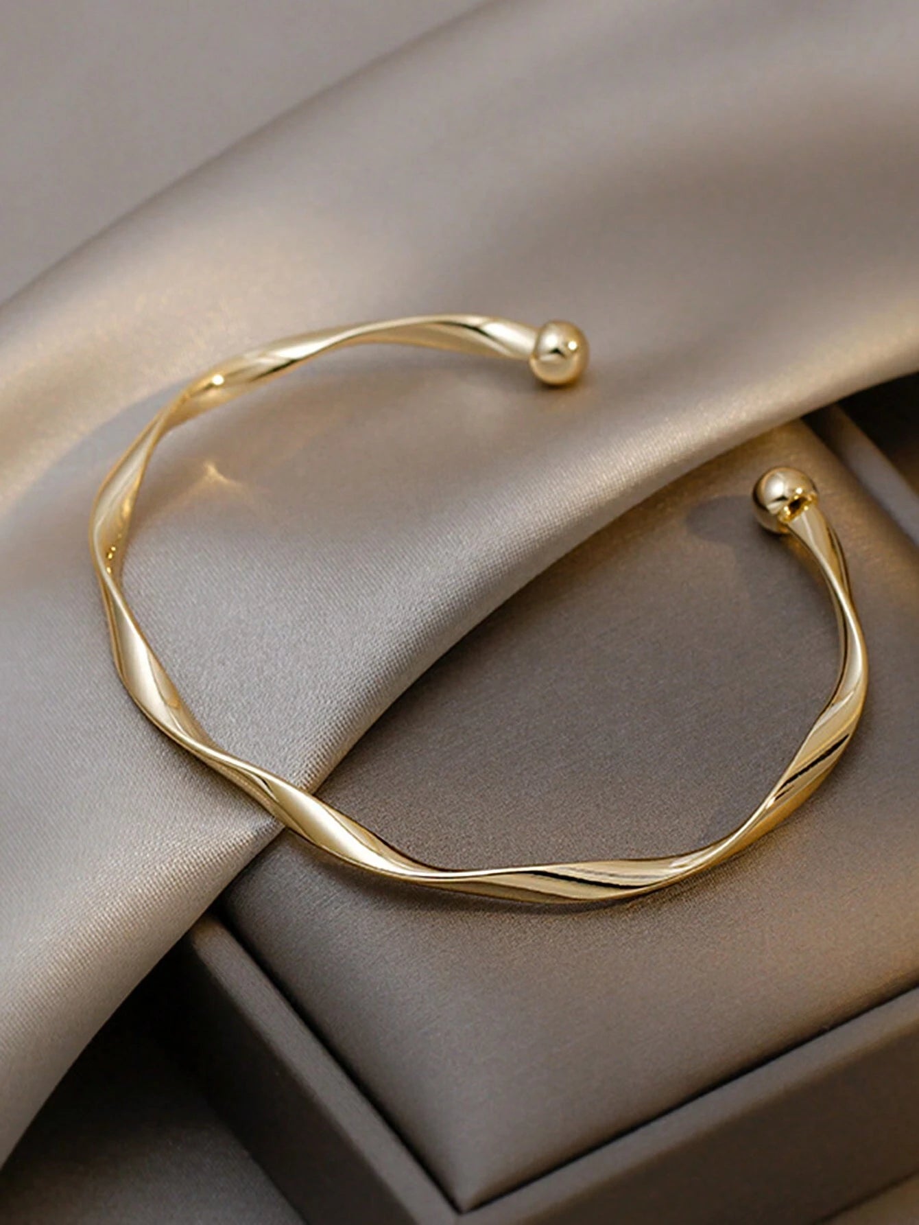 1Pc Minimalist Chic Textured Gold Color Bracelet, Fashion Elegant Fresh and Simple Design for Women