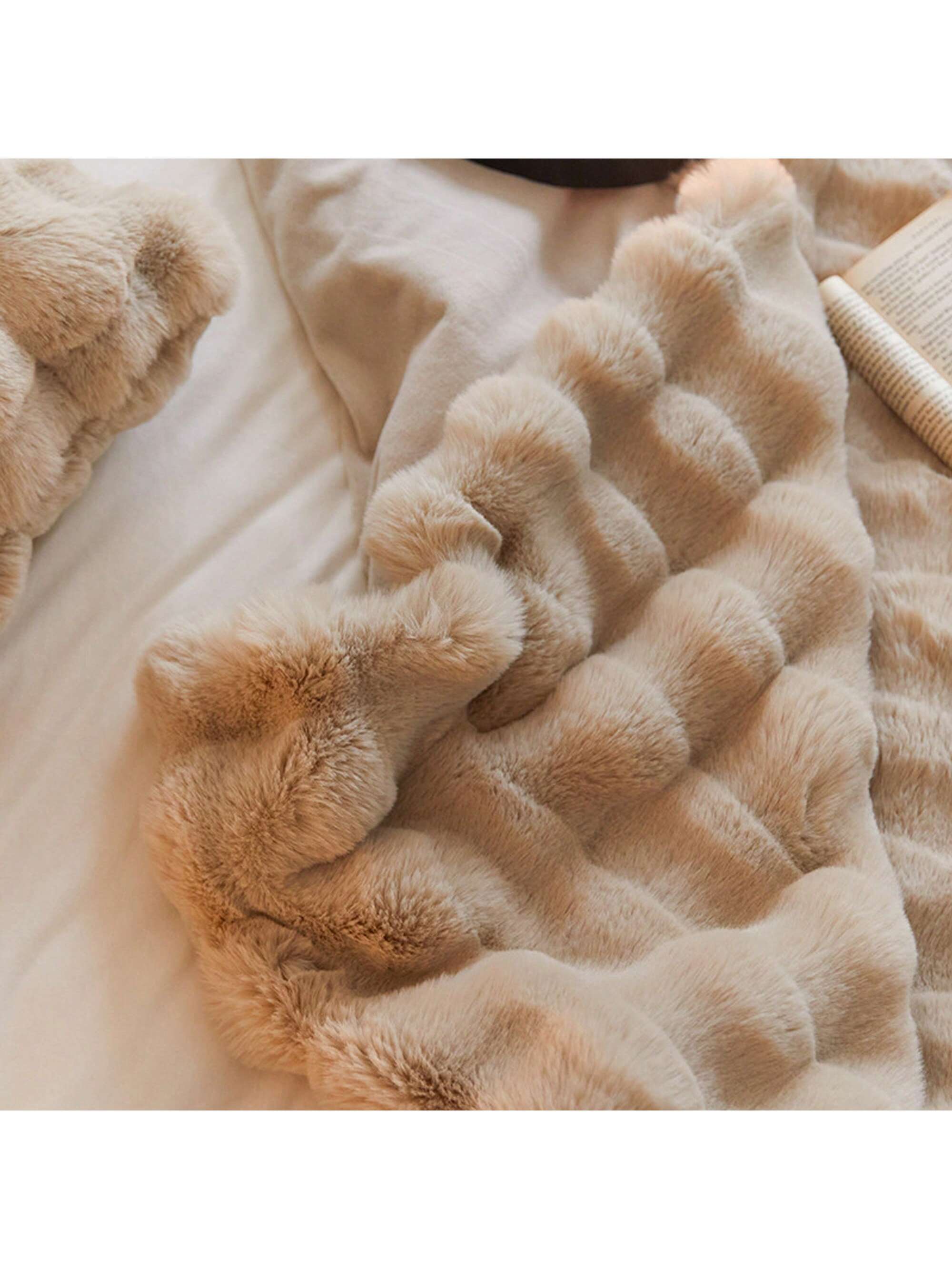 Luxury Thick Plush Faux Rabbit Fur Throw Blanket Ultra-Plush Cozy Soft Decorative Blanket Use for Couch Bed Travel