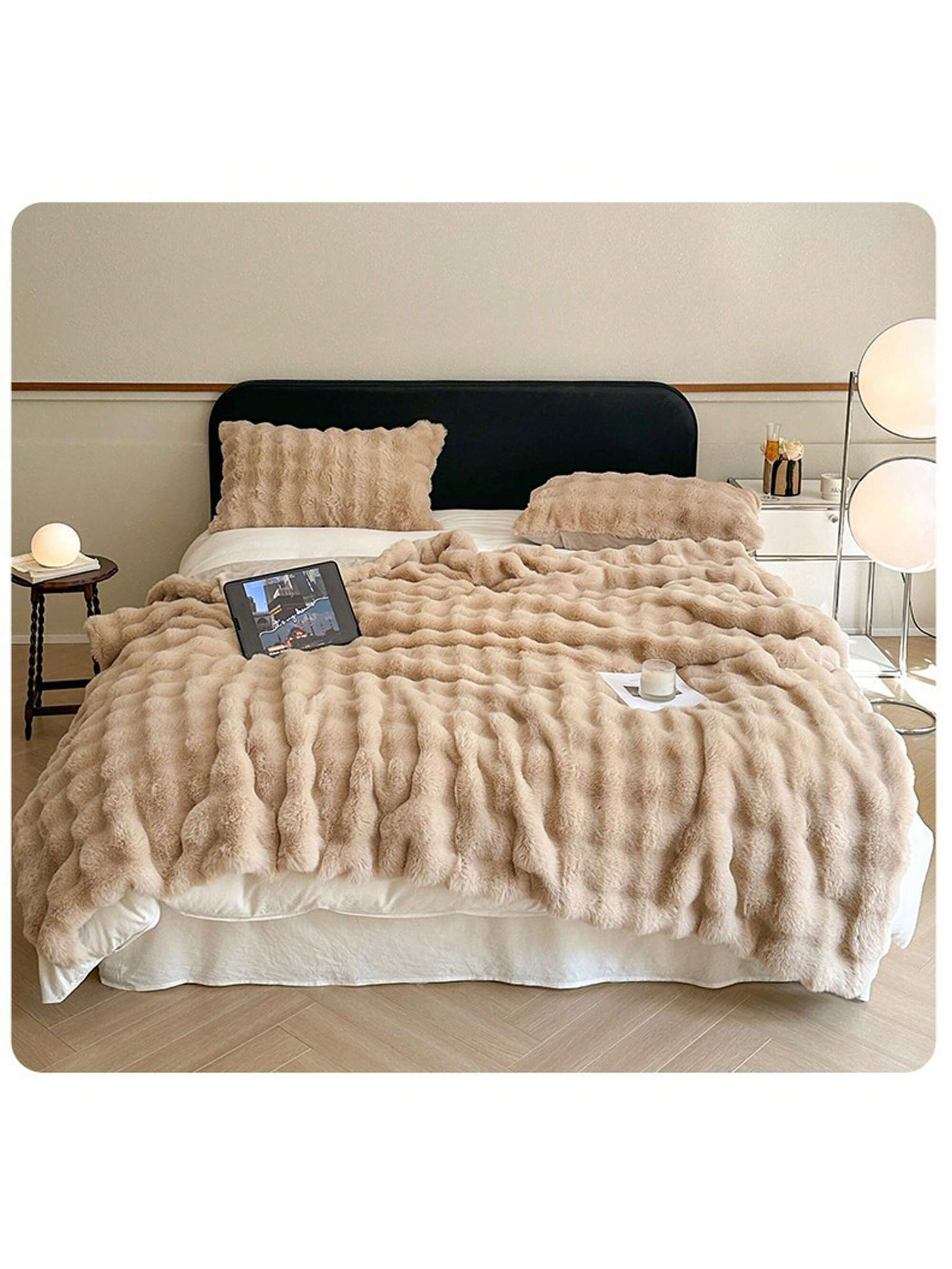 Luxury Thick Plush Faux Rabbit Fur Throw Blanket Ultra-Plush Cozy Soft Decorative Blanket Use for Couch Bed Travel