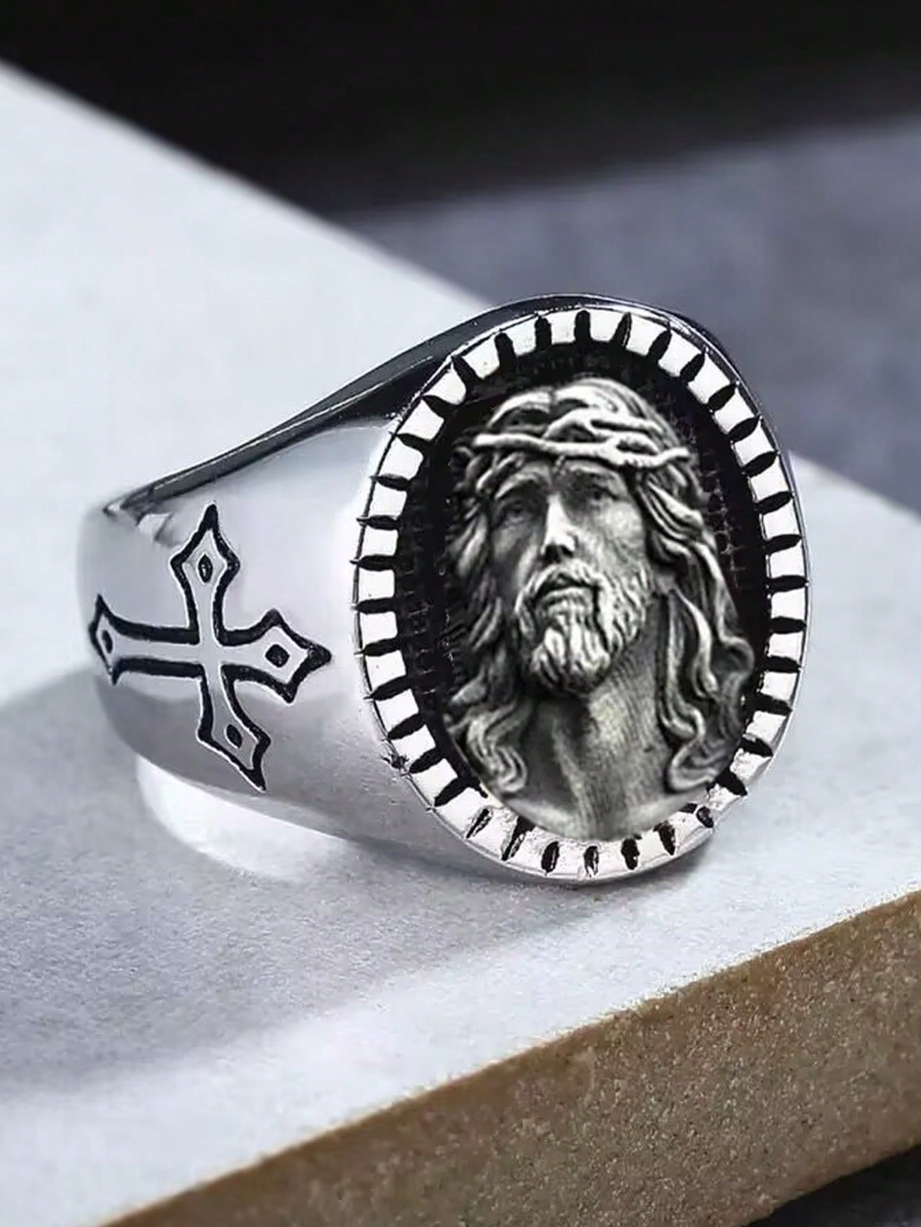 1Pc Elegant Jesus Christ Cross Ring, Antique Copper Vintage Country Faith Jewelry Gift, for Men - Unisex Spiritual Jewelry Gift Suitable for Everyday Wear and Special Occasions