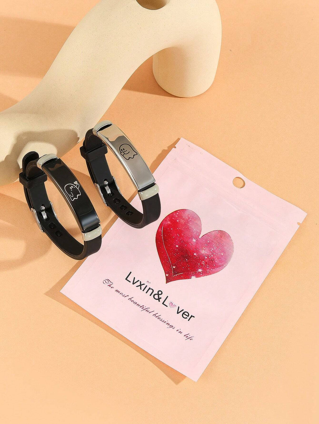 ATLVXJL 2Pcs/Set Couple Matching Bracelets Blow Kisses to Show Love Know You Love You Patternblack Silvery Stainless Steel Jewelry Set Charm Silicone Bracelet Luminous Glow in the Dark for Women Valentine'S Day Gift or Loved Ones Holiday Couple Gifts