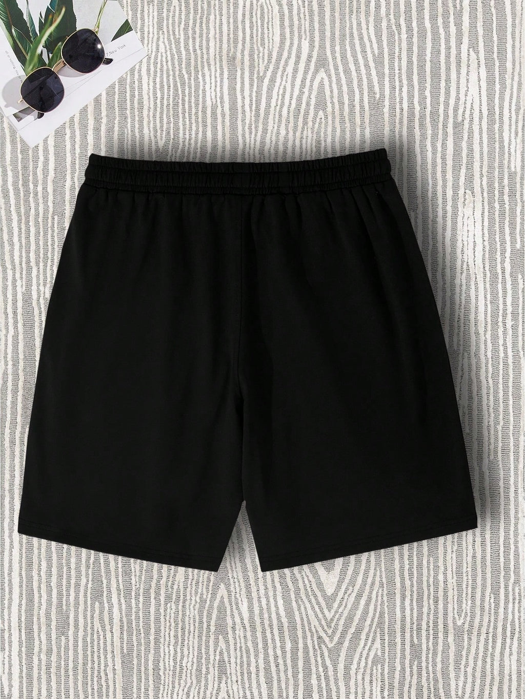 Manfinity Roghcode Men Angel & Letter Graphic Drawstring Waist Shorts