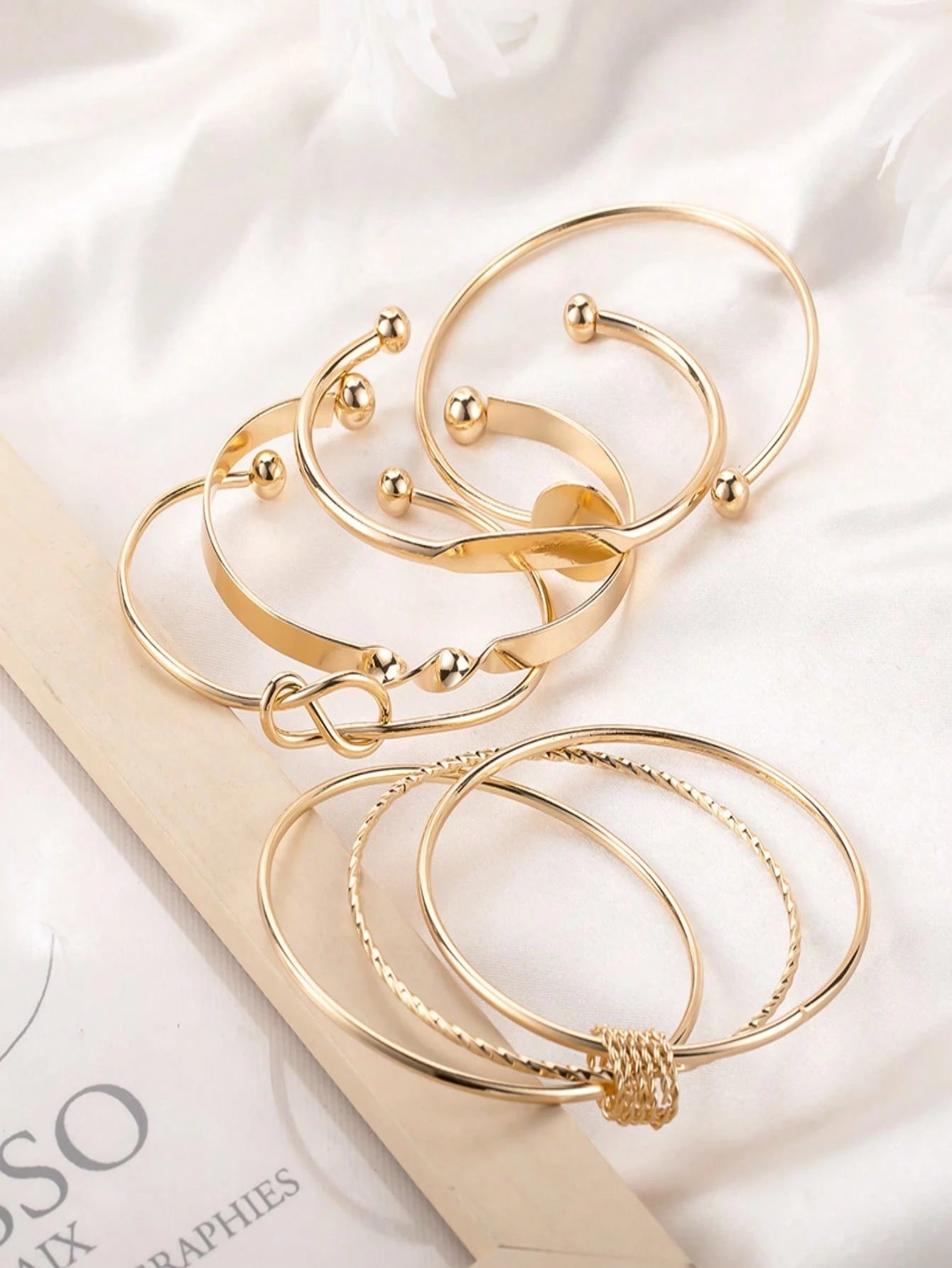 5Pcs/Set Vintage Exaggerated Wide Cuff Bracelet Set, Gold Smooth Asymmetrical Bangle and Bracelets, Suitable Gift for Girlfriends and Friends