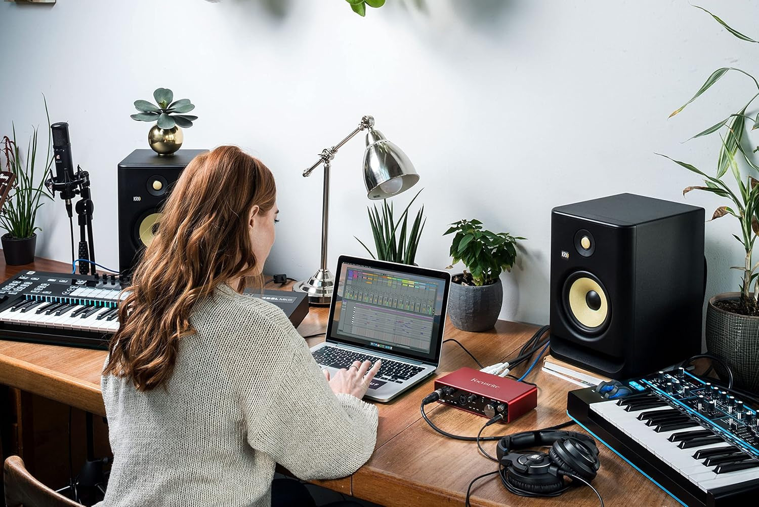 Scarlett 4I4 4X4 USB Audio Interface with Creative Music Production Software Kit, CR3-X Studio Monitors, Professional Headphones & 1/4 Instrument Cables