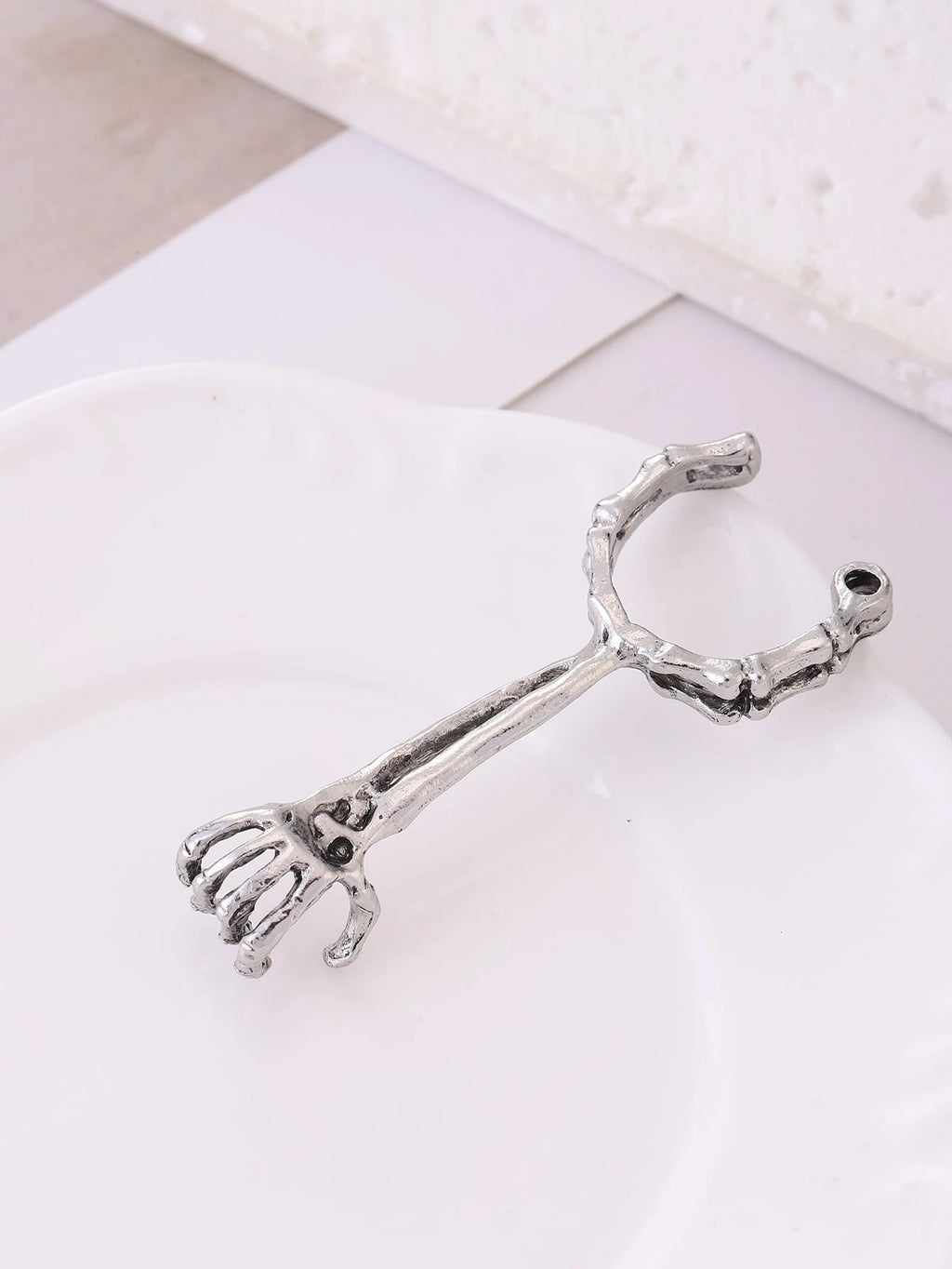1Pc Personality Skeleton Hand Holding a Cigarette Ring Zinc Alloy Antique Silver