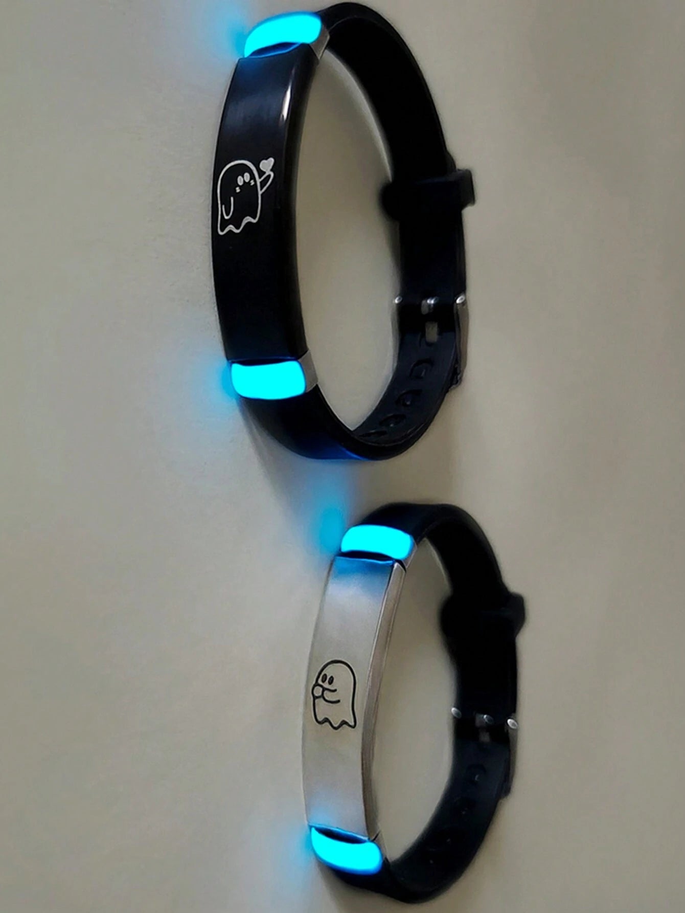 ATLVXJL 2Pcs/Set Couple Matching Bracelets Blow Kisses to Show Love Know You Love You Patternblack Silvery Stainless Steel Jewelry Set Charm Silicone Bracelet Luminous Glow in the Dark for Women Valentine'S Day Gift or Loved Ones Holiday Couple Gifts