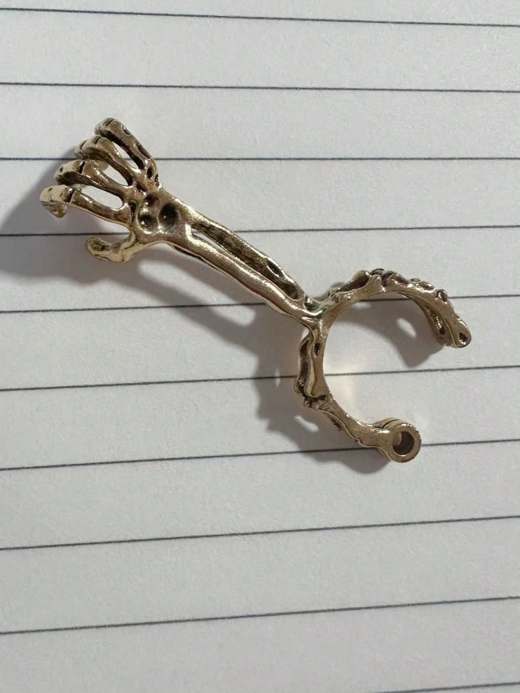 1Pc Personality Skeleton Hand Holding a Cigarette Ring Zinc Alloy Antique Silver