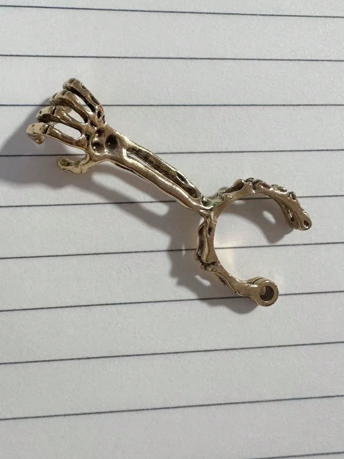 1Pc Personality Skeleton Hand Holding a Cigarette Ring Zinc Alloy Antique Silver