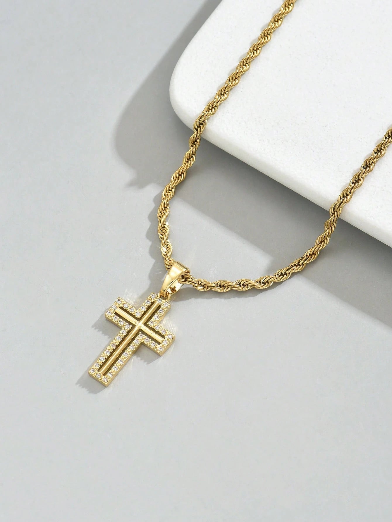 1Pc Retro Metal Simple 18K Gold Plated Stainless Steel Twist Chain Necklace + Copper Zirconia Cross Pendant, European American Hip Hop Style Rhinestone Cross Gold Plated Necklace, Elegant Cross Necklace Pendant for Easter