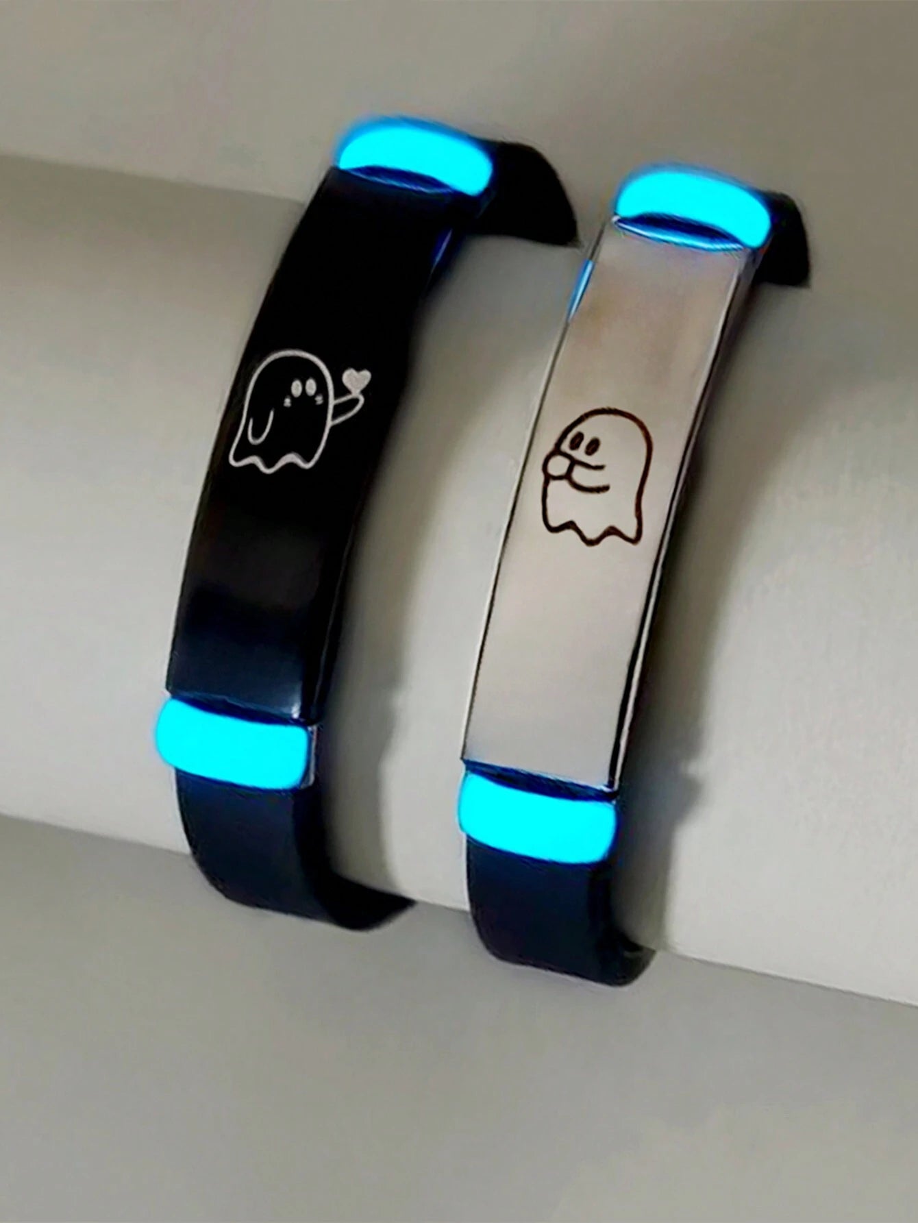 ATLVXJL 2Pcs/Set Couple Matching Bracelets Blow Kisses to Show Love Know You Love You Patternblack Silvery Stainless Steel Jewelry Set Charm Silicone Bracelet Luminous Glow in the Dark for Women Valentine'S Day Gift or Loved Ones Holiday Couple Gifts