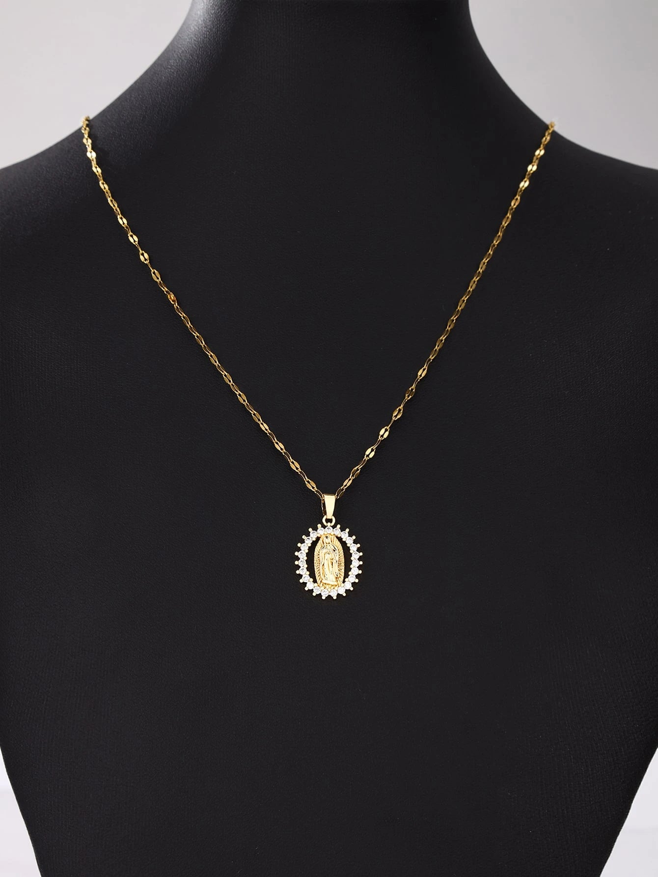 1Pc Elliptical Micro-Inlaid Cubic Zirconia Virgin Mary Pendant Necklace, Stainless Steel, Simple Religious Accessory Suitable for Women, Wedding, Party, Daily Wear. Jewelry Gift for Mom