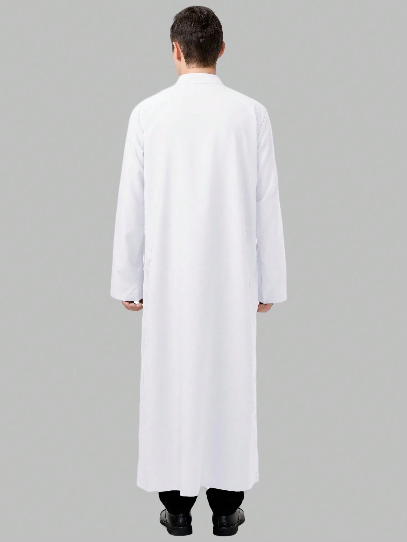 A Solid Color Small Stand up Collar Casual Button up Half Cardigan Muslim Men'S Traditional Worship Robe Clothing