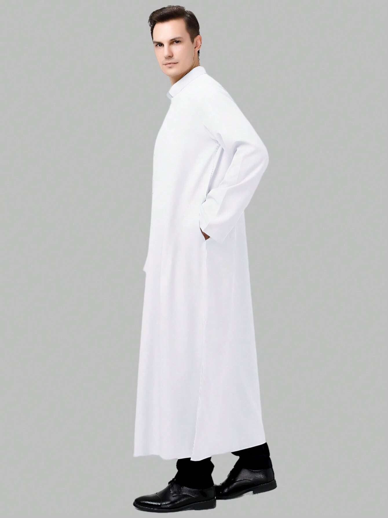 A Solid Color Small Stand up Collar Casual Button up Half Cardigan Muslim Men'S Traditional Worship Robe Clothing