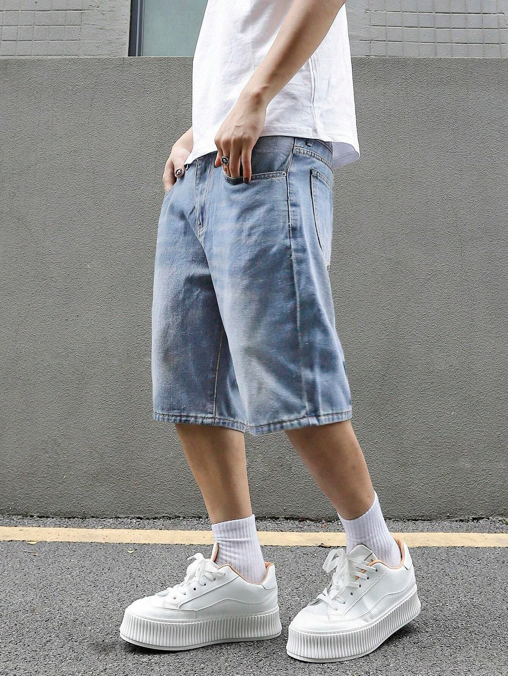 Manfinity EMRG Men'S Loose Fit Casual Denim Bermuda Shorts with Pockets, Summer Denim Shorts Jorts