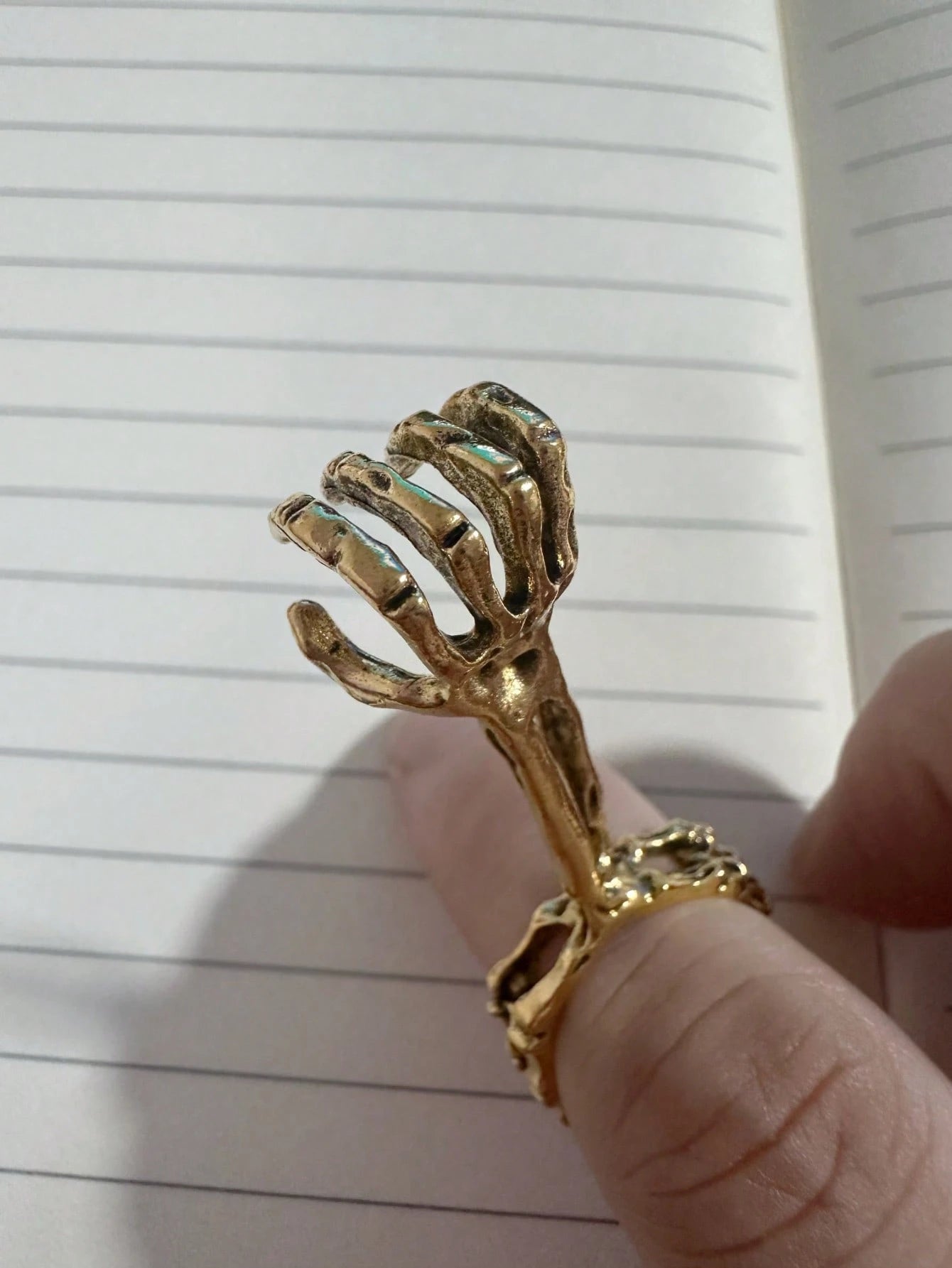 1Pc Personality Skeleton Hand Holding a Cigarette Ring Zinc Alloy Antique Silver