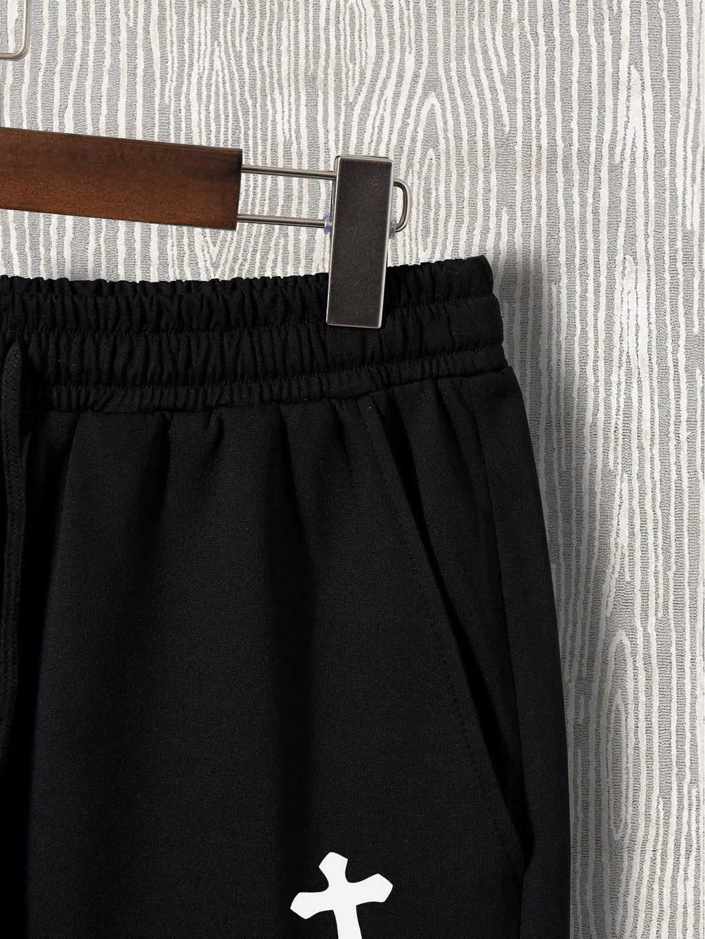 Manfinity Roghcode Men Angel & Letter Graphic Drawstring Waist Shorts