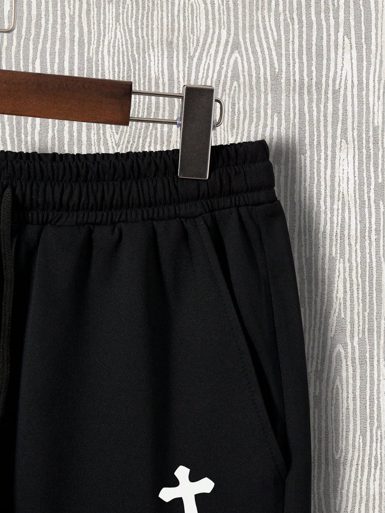 Manfinity Roghcode Men Angel & Letter Graphic Drawstring Waist Shorts