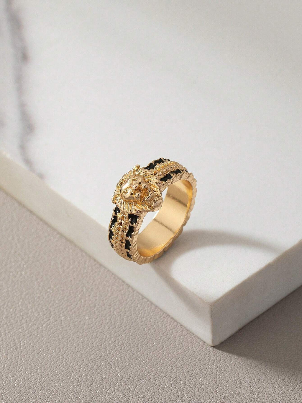 A Lion Head Pattern Retro Light Luxury High-End Men'S Ring